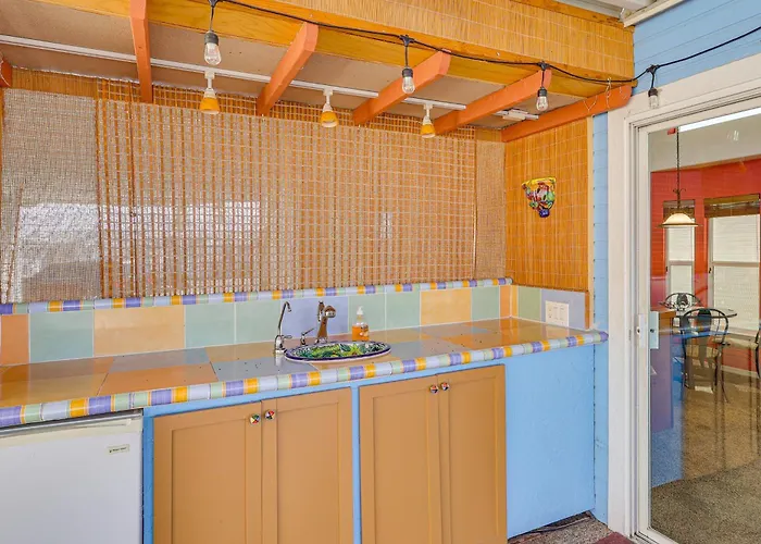 Walk To London Bridge Beach: Havasu Cabin! Holiday home