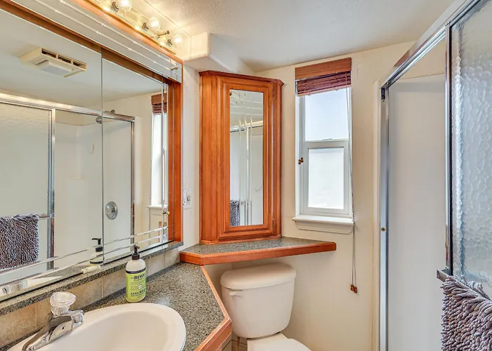 Walk To London Bridge Beach: Havasu Cabin! Holiday home Lake Havasu City