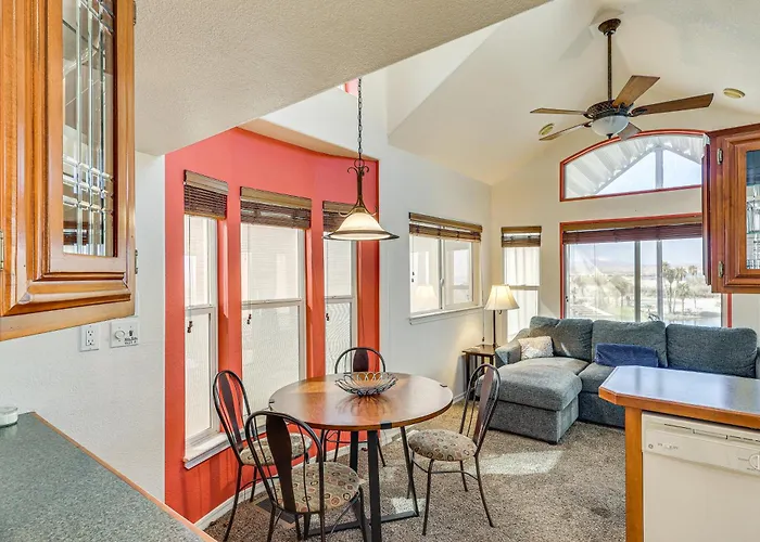 Walk To London Bridge Beach: Havasu Cabin! Holiday home