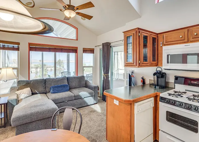 Walk To London Bridge Beach: Havasu Cabin! Holiday home Lake Havasu City